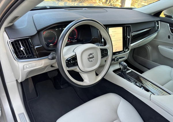 Volvo S90 cena 119900 przebieg: 55200, rok produkcji 2017 z Kostrzyn nad Odrą małe 232